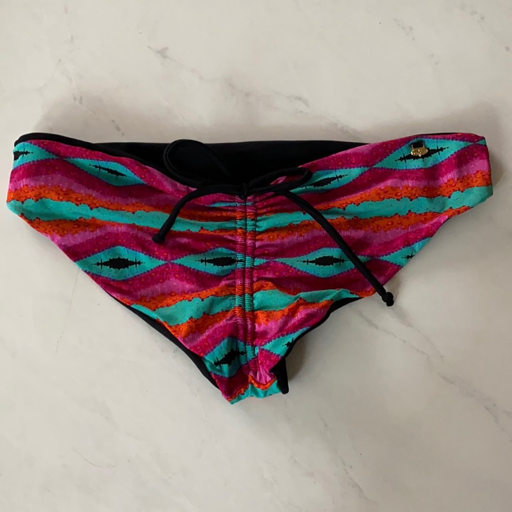 MALAI swimwear anthropologie cheeky bikini bottom size medium - like new